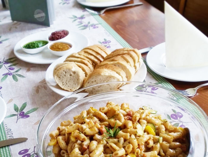 Kleine Verkostung Nudelsalate
